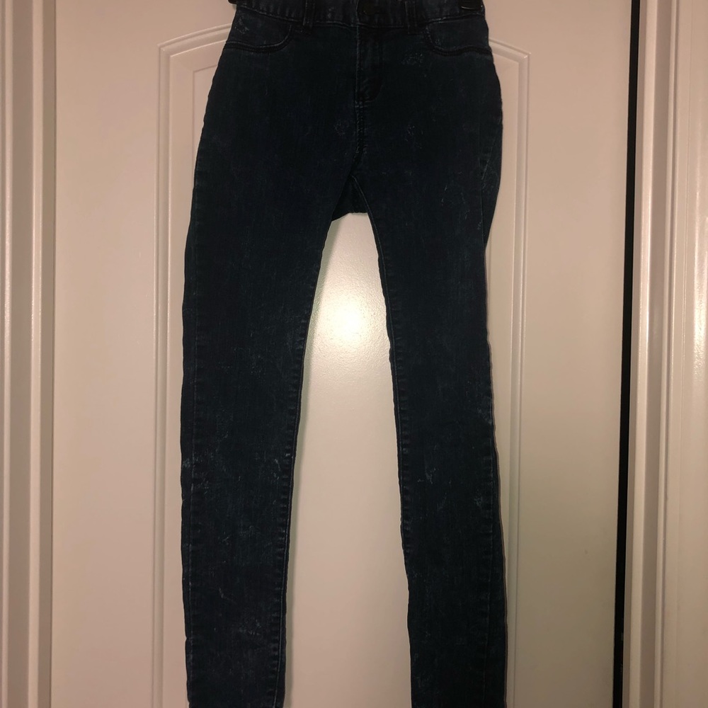 Distressed jeggings